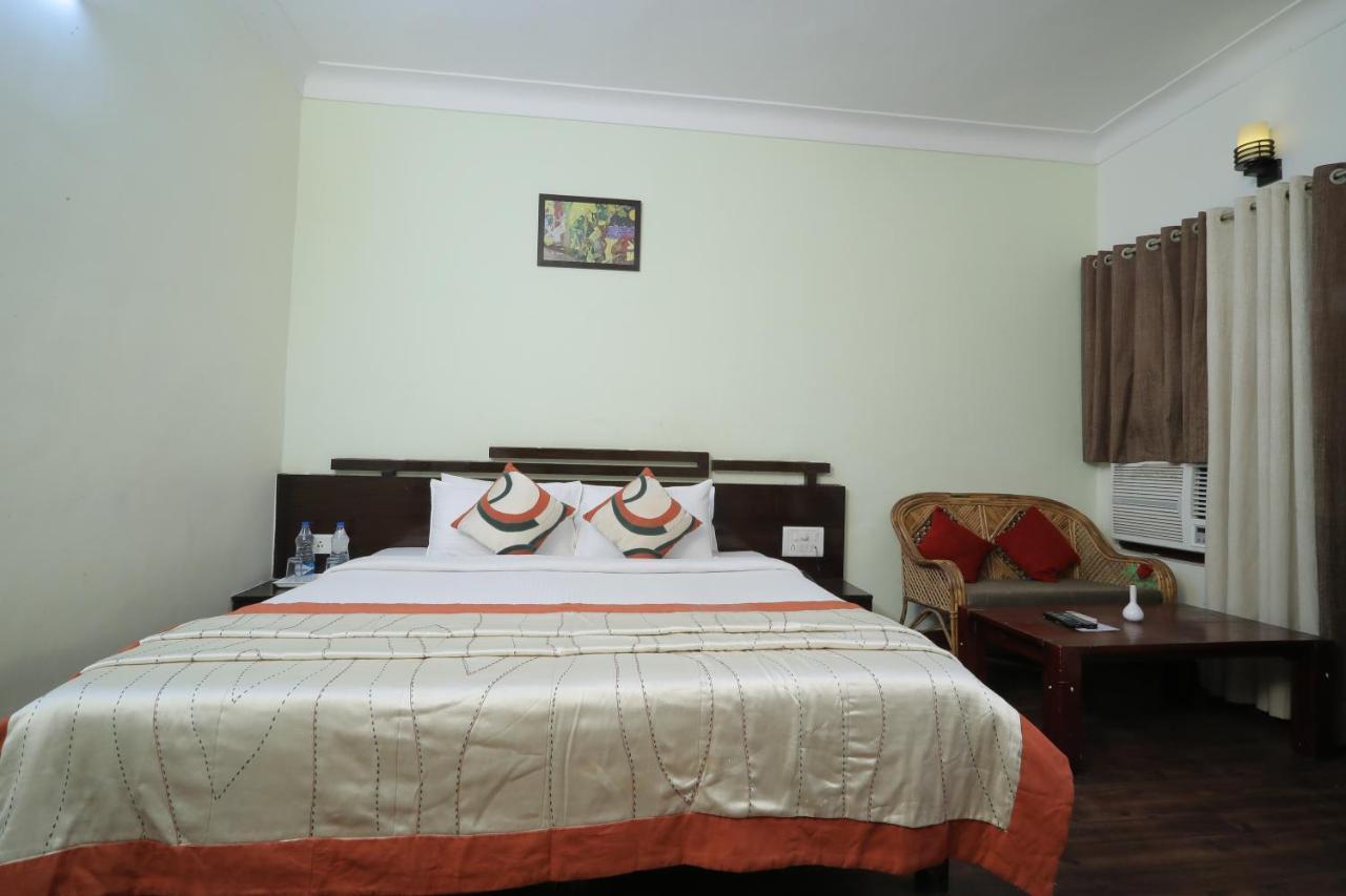 Hotel Vivek Continental Gwalior Luaran gambar