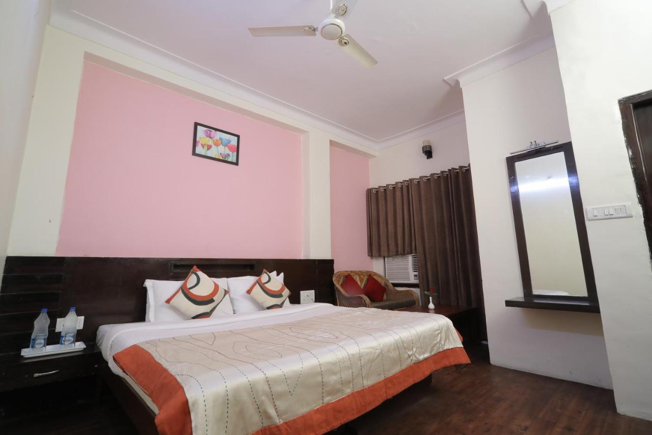 Hotel Vivek Continental Gwalior Luaran gambar